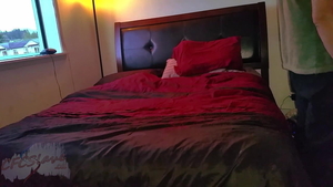 Mature finds pleasure in handjob in jeans HD