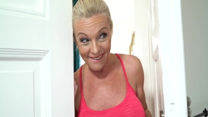 Hawt maid gets cum in her pussy