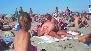 Pareja disfruta de una paja manual