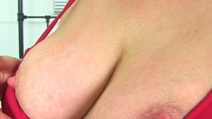 Sabrina Jade stripteasing porno