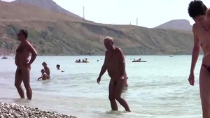 Got her pussy smashed at the beach