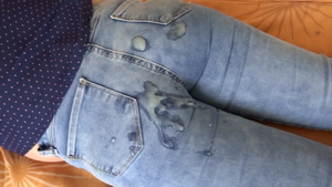 Hairy MILF rushes orgasm in HD