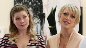 Vienna Rose & busty MILF Dee Williams raw threesome scene