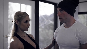 Cougar Sarah Vandella raw handjob