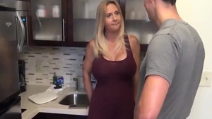 Very sexy MILF homemade swallow