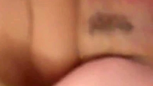 Sehr versaute Stiefmutter hart am Arsch gefickt in High Definition