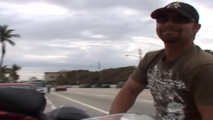 Petite teen got her pussy smashed at the beach