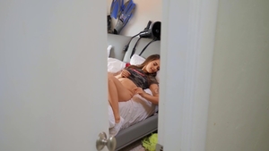 CaptainStabbin: Софи Рейес и Рики Испанское масло получают уход за лицом в ванне.