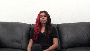 A francesa de 18 anos, Helen Mathéos gosta muito da ideia d'un plan faciale en hd