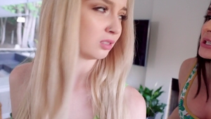 MomsTeachSex: Trimmed Lexi Lore swallow in panties