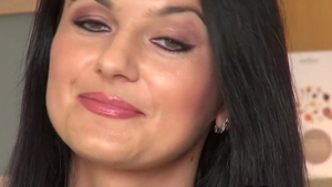 MILF gets a buzz out of threesome HD