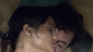 Эротические грубые чувственные поцелуи милфы