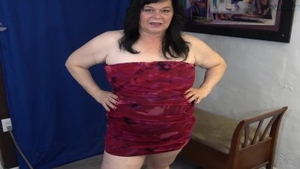 Cougar enjoys loud sex in HD