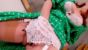 RedXXX: Mature wanking in a dress vintage