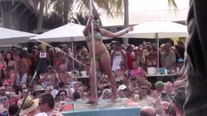 Nebraska Coeds: Super hot chick contest outdoors