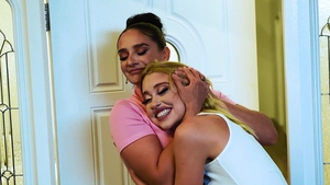 Babe Sheena Ryder reality kissing