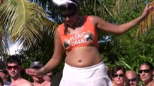 Spring Break Life: BBW contest in the pool