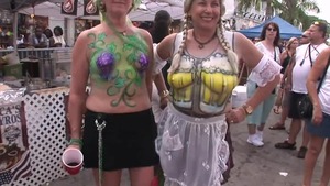 Spring Break Life: Amateur reality in public