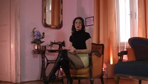 Classy MILF in stockings in HD