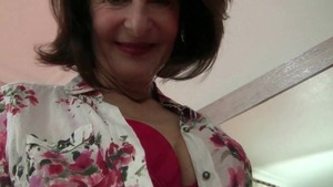 Older Woman Fun: French cougar loves nailing