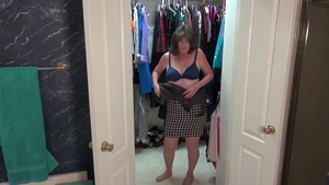 Older Woman Fun: Sloppy fucking aged american stepmom nylon