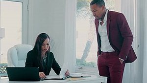 Dark X: American cougar Aidra Fox interracial bang