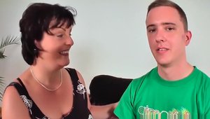 Reife bekam ihre Muschi geprügelt