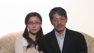 Porno fetiche japonés: ¡Parejas viejas y pareja amateur de tres!